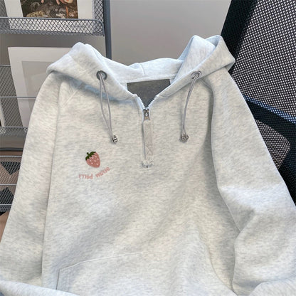 High-grade and beautiful strawberry embroidered half-zip sweatshirt for men and women in spring and autumn, sweet niche college style hooded jacket