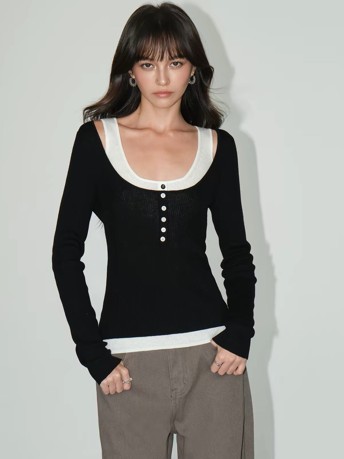 NEVA HU Layered-Look Colorblock Knitted Top – Women’s Long-Sleeve U-Neck Base Layer with a Sophisticated, Faux-Layered Design