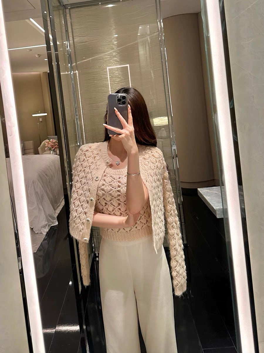 Shanxishuo Apricot Hollow Sexy Knitted Cardigan Jacket for Women + Diamond Check Vest French Fashion Retro 2-piece Set (B8891)