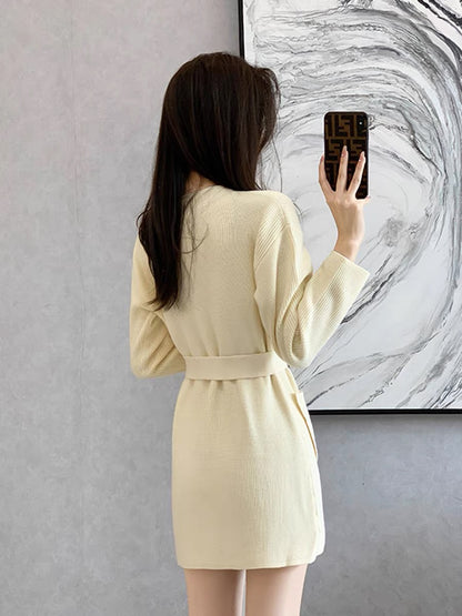 Spring 2023 New Women's French Waist Slimming Design Niche Small Knitted Suit Dress (V7719)