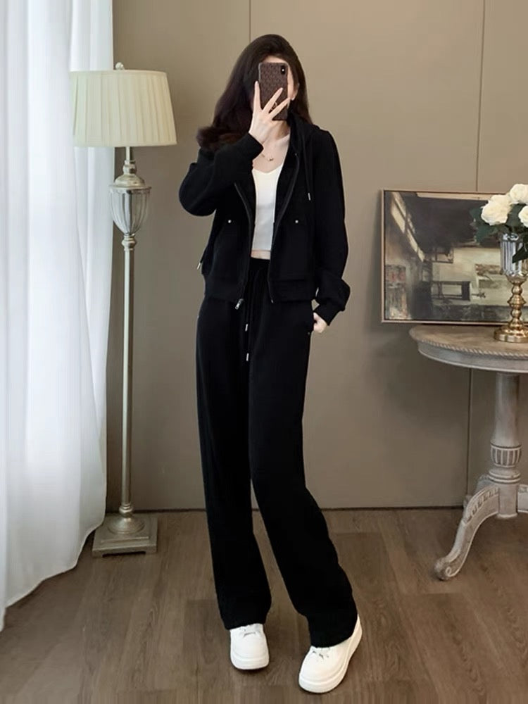 Internet celebrity sports and leisure suit for women in autumn and winter, loose and slimming, fashionable and fashionable street-style velvet sweatshirt two-piece set