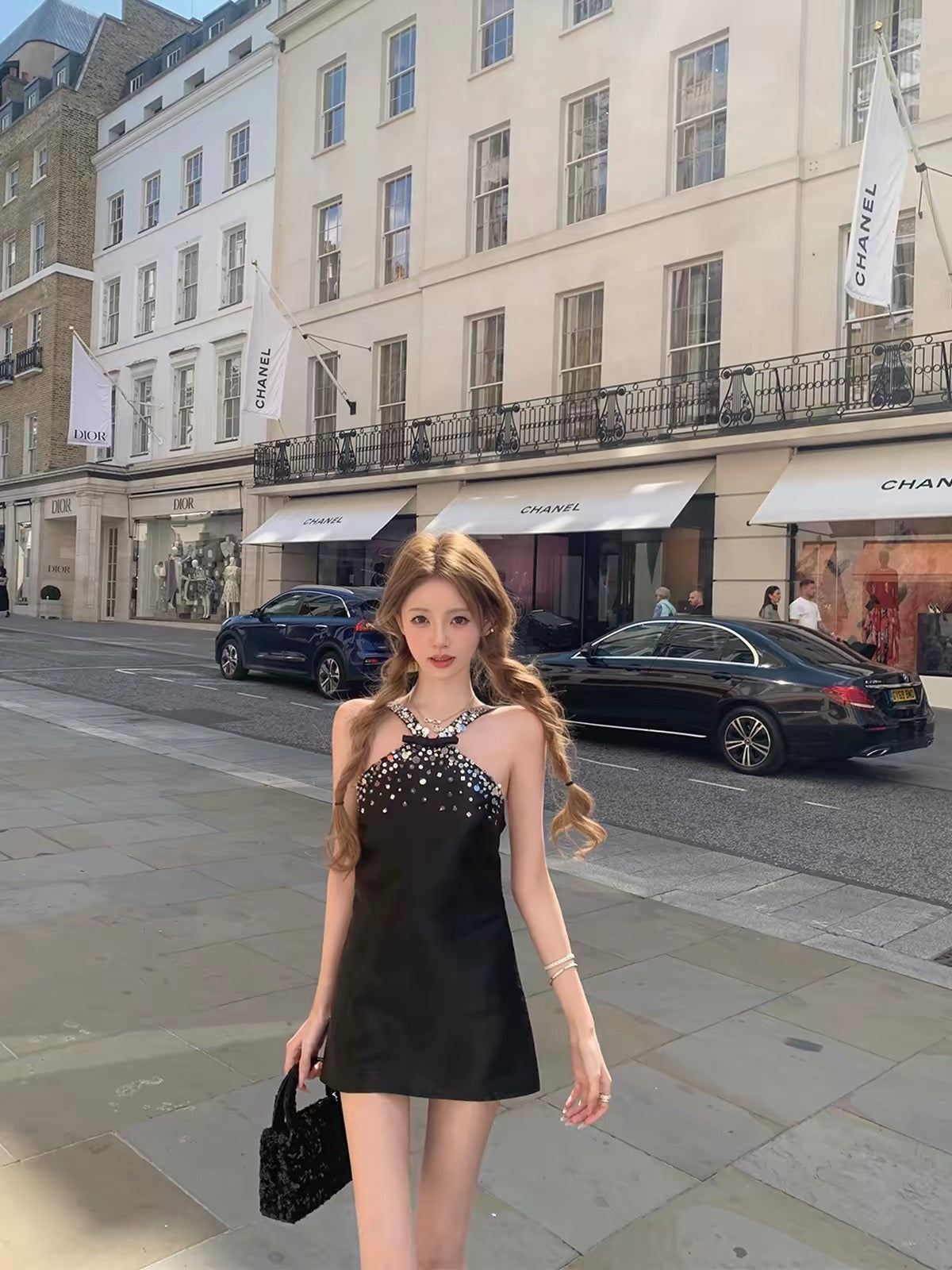 Your Llan [London Heartbeat] – Romantic & Elegant Open-Back Dress with Elaborate Sequin & Bead Embellishments (Available in Two Colors)