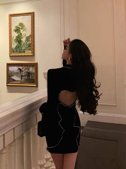 Heavy industry black backless velvet dress women's autumn new peach heart design niche hot girl hip little black dress