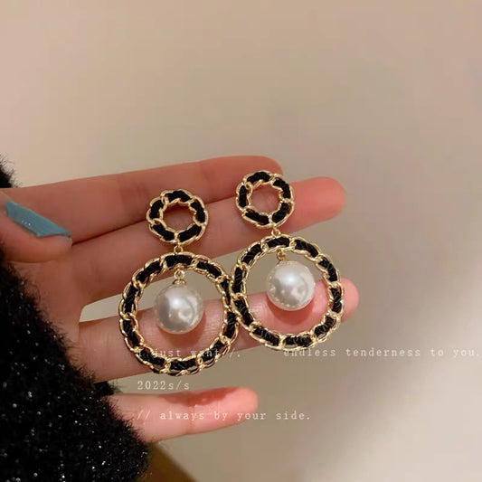 Silver needle French high-end sense chain winding circle pearl earrings femininity earrings light luxury net red earrings