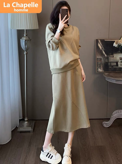 La Chapelle's autumn clothing is matched with a complete set of fashionable 2023 new European products and Internet celebrity popular skirt two-piece set.