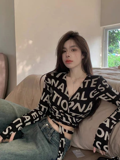 Autumn American retro hottie style sexy short v-neck top for women with navel-baring design, strappy chic long-sleeved T-shirt