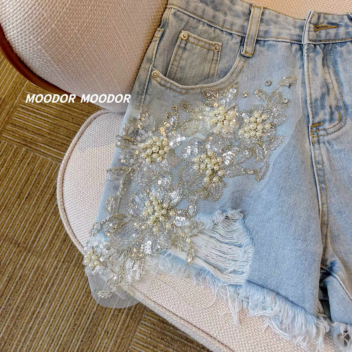 2023 new diamond-encrusted denim shorts women's summer thin loose high-waisted thin all-match a-line beaded hot pants tide