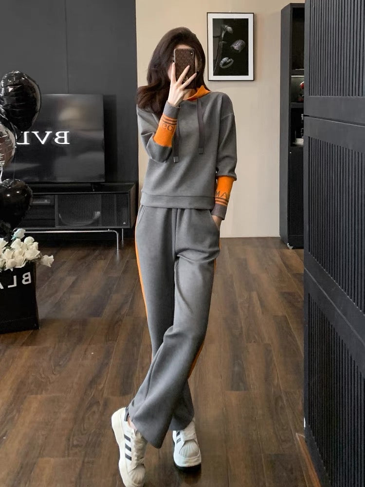Autumn and winter clothing is matched with a complete set of fashionable and western-style Internet celebrity street casual sports sweatshirts and wide-leg pants two-piece suits for women