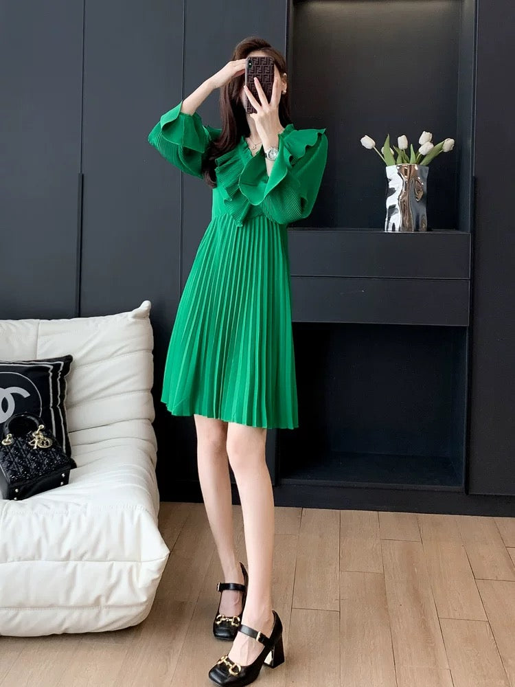 High-end lady dress women's autumn 2023 new French style waist slimming long-sleeved pleated skirt