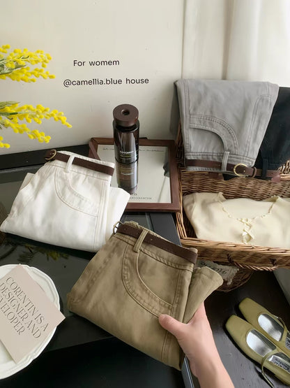 American-style vintage high-end washed denim A-line skirt in khaki; a trendy, form-fitting "hot girl" style skirt perfect for spring and summer.