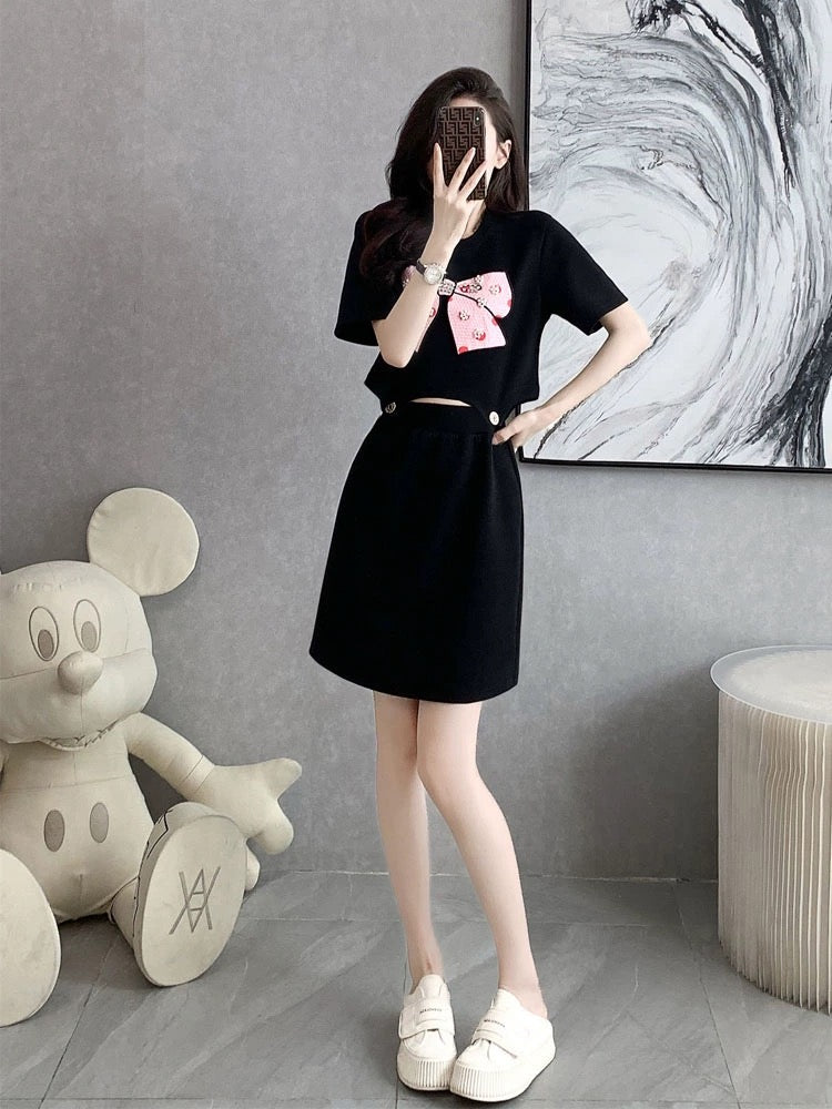Complete set with age-reducing suit skirt, playful and lively, casual sports t-shirt dress for small people, two-piece summer suit for women