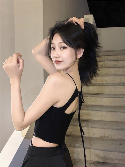 Knitted green halterneck halter top for hot girls in summer, designed to be worn inside and outside, niche seaside vacation top