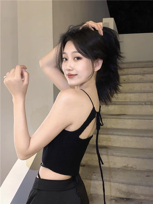Knitted green halterneck halter top for hot girls in summer, designed to be worn inside and outside, niche seaside vacation top