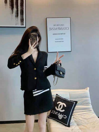 Xiaoxiangfeng suit for women 2023 new high-end niche fashion temperament casual professional hip-covering short skirt two-piece set (B2614)
