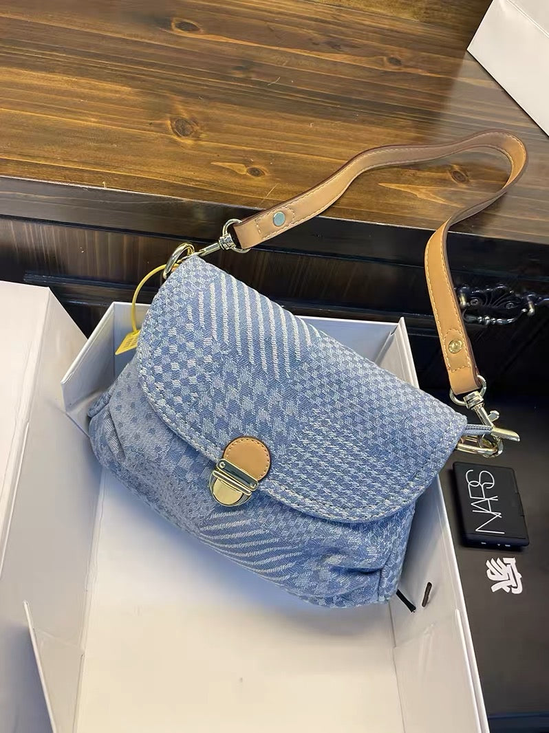 High-end denim underarm bag women's 2023 new French niche chain shoulder bag motorcycle all-match Messenger bag