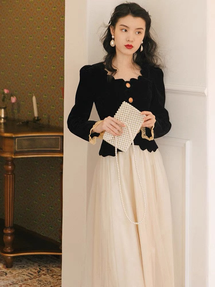2022 autumn and winter new French retro waisted short velvet top with apricot mesh skirt two-piece set