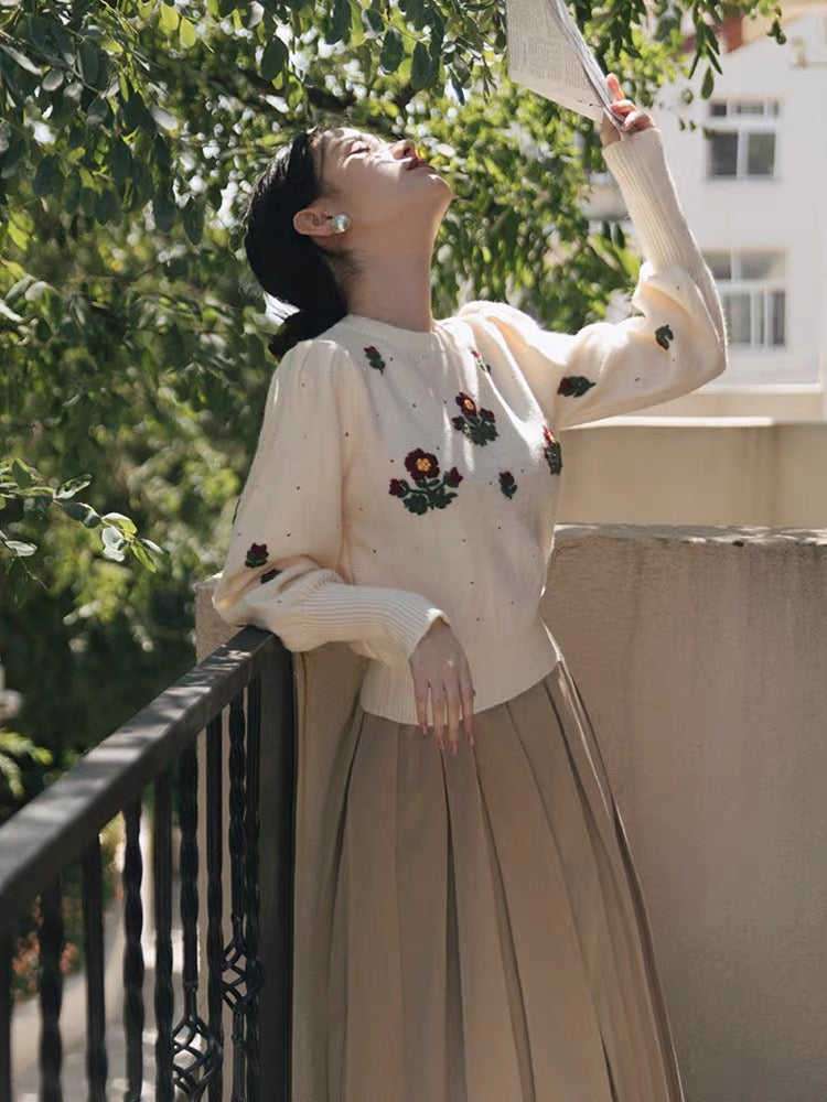 French autumn and winter new style retro embroidered small red flower knitted sweater and pleated skirt two-piece set with sweet style