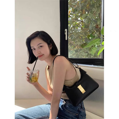 Bag women's new style 2023 popular underarm bag high-level sense niche designer French all-match portable Messenger bag women