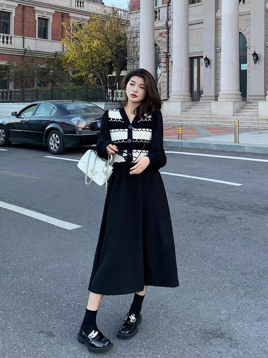 Zhang's temperament fashionable knitted dress women's European and American style retro long-sleeved little black dress V-neck slim long dress autumn
