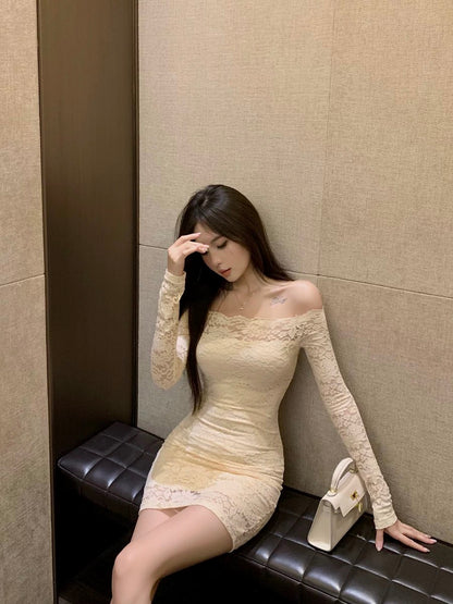 Pure lust-style one-shoulder dress for women in early autumn, waist-cinching, sexy A-line hip-hugging short skirt, lace crochet long-sleeved skirt
