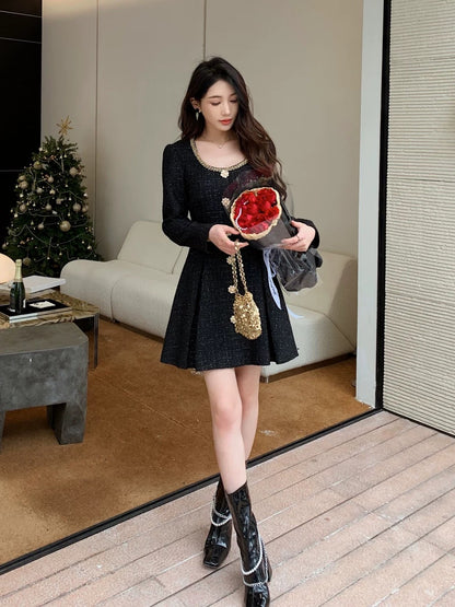French Hepburn style high-end round neck long-sleeved black woolen dress with short skirt for women in autumn and winter