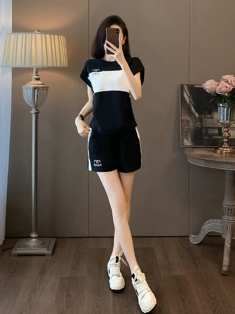 Sports and leisure suits for women, summer clothes, fashionable little ones, a complete set of western-style age-reducing shorts, two-piece running set