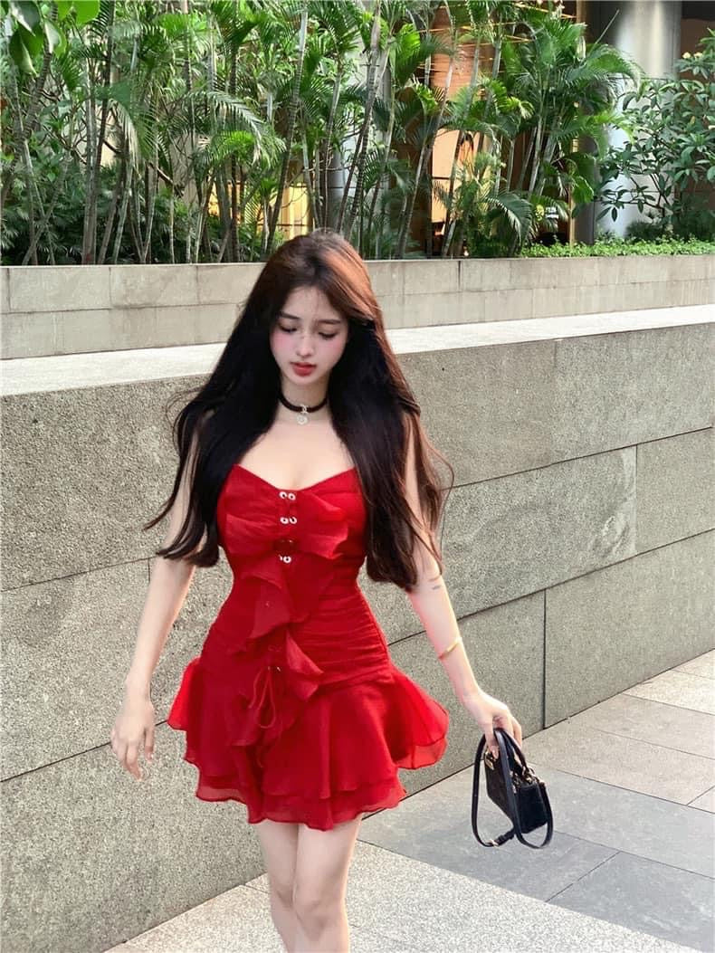 Xiaoli red and white rose V-neck suspender dress 2023
