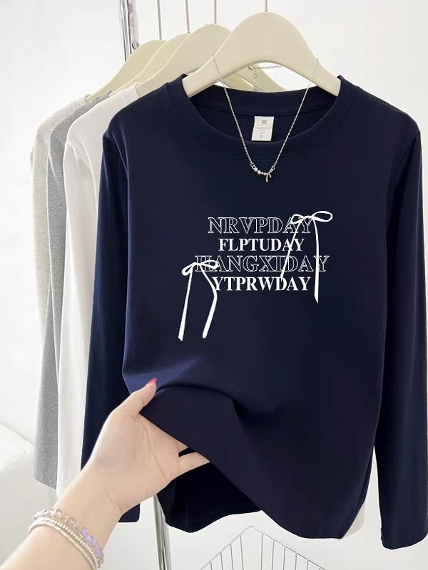 2025 Early Autumn New Style Bottoming Shirt Western Style Straight Shoulder Women's Long Sleeve T-shirt Round Neck College Style Letter Printed Top