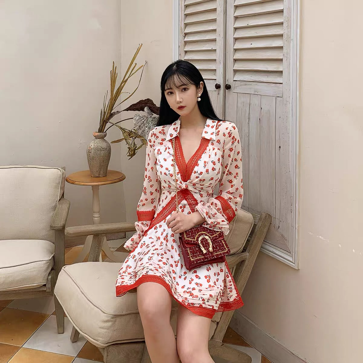 2023 new autumn clothing for women Lace spliced chiffon sexy V-neck waist long-sleeved French floral dress (D170)