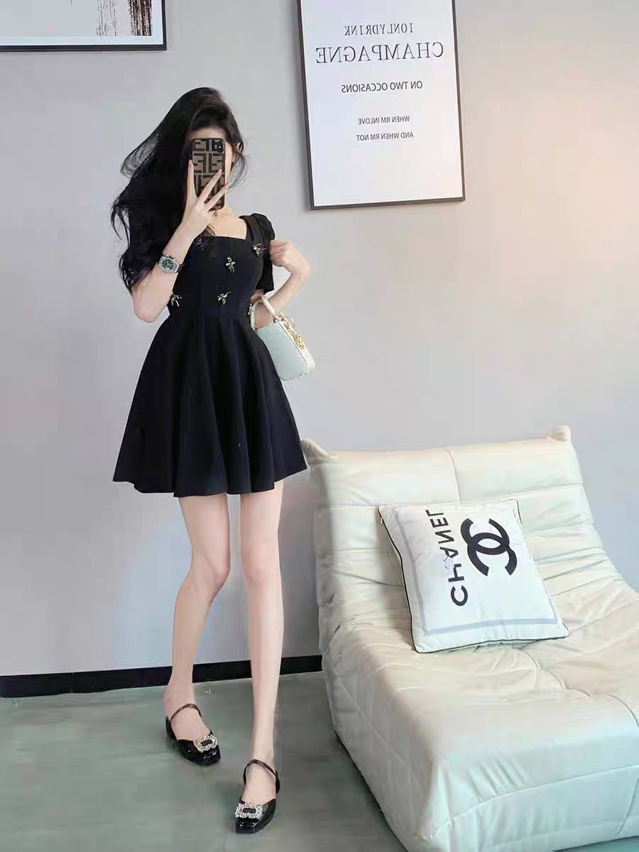 Summer new style French square collar, gentle, elegant, romantic and chic little black dress, fashionable and versatile, temperamental waist dress (B2616)