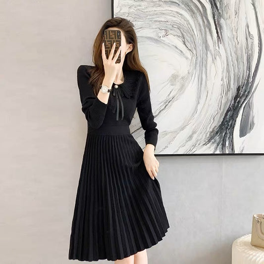 Hepburn little black dress 2023 spring new long-sleeved sweater skirt high-waisted A-line bottoming knitted dress for women autumn and winter (B8916)