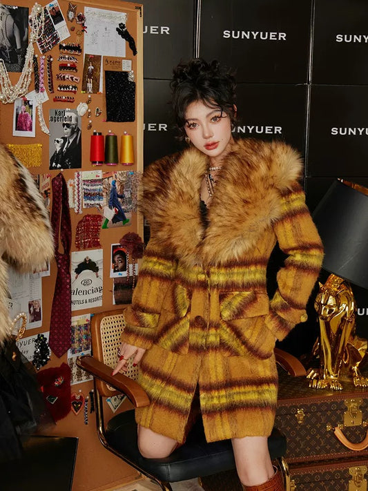 Sun Yuer, daughter of an earl, eco-friendly large fur collar, high-definition wool-like positioning plaid material, waist-cinching quilted long coat