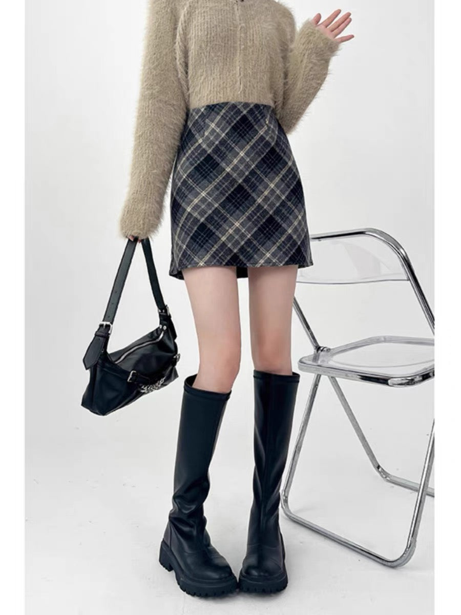 Large size fat MM woolen skirt autumn and winter retro short skirt for women with high waist A-line plaid hip skirt pear-shaped body A3353