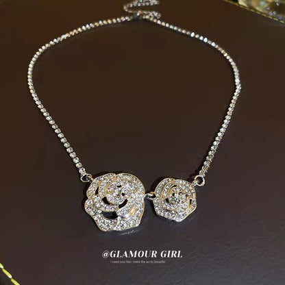 Light luxury diamond-encrusted flower necklace super fairy creative design collarbone chain necklace pendant girl heart new money jewelry