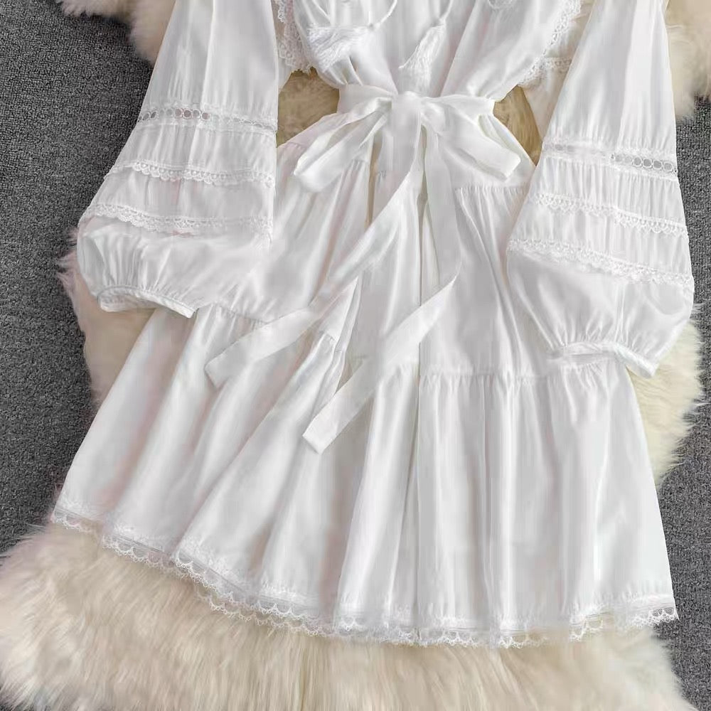 Retro palace-style round neck long-sleeved lace hollow patchwork waist A-line dress seaside vacation fairy skirt