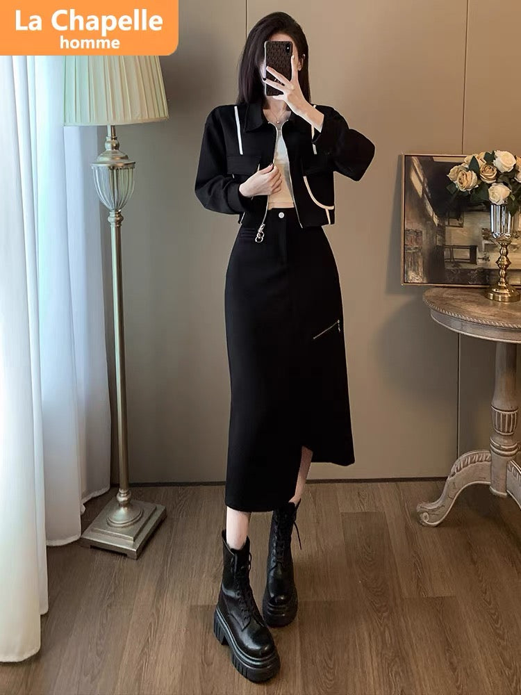 La Chapelle's autumn clothing is paired with a complete set of fashionable casual sportswear suits. Women's European skirts are a two-piece trendy set.
