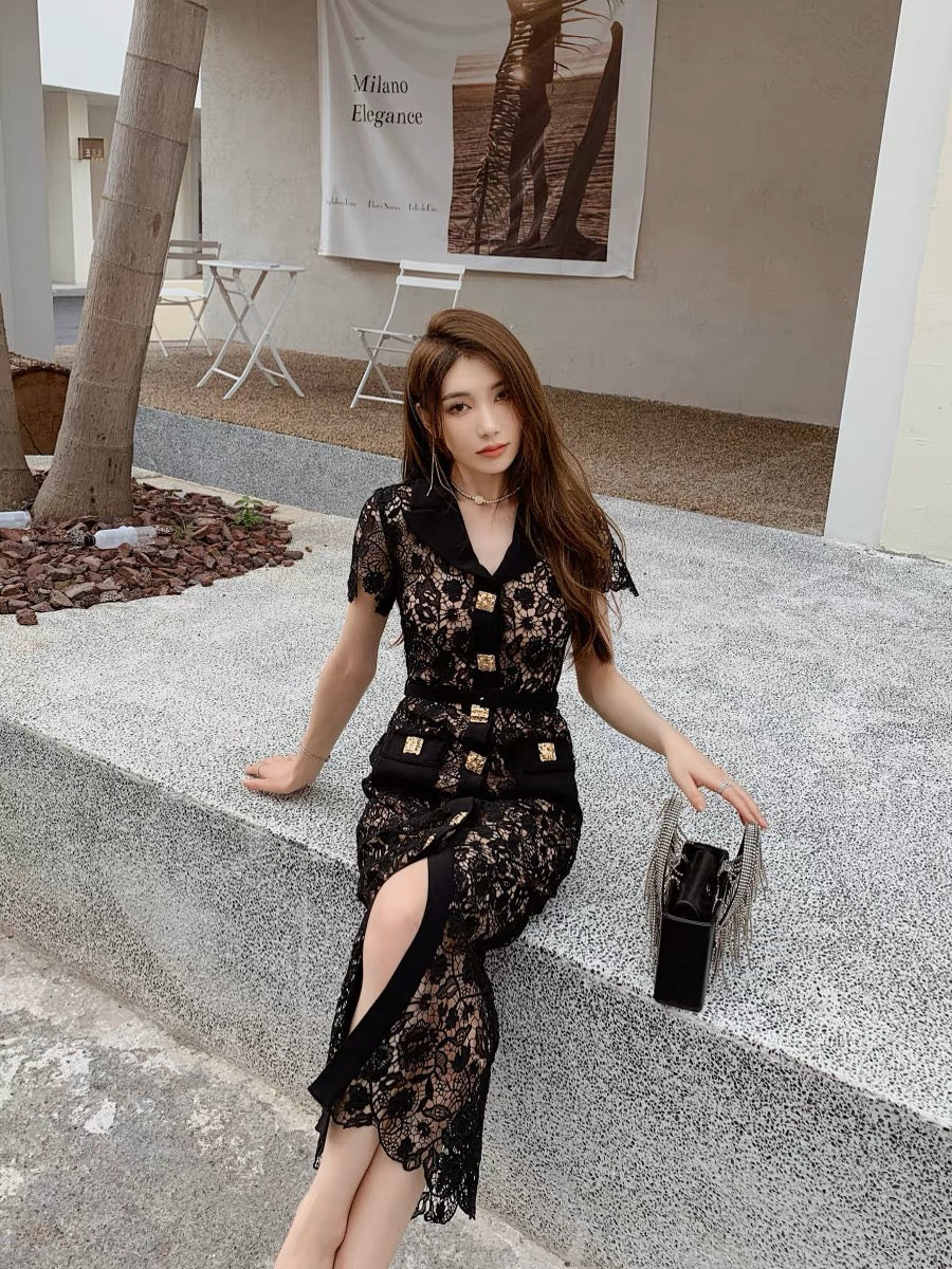 The heroine wears a mature lady-style outfit in a simple and high-end black sexy hollow waist slimming dress and long skirt (D161)