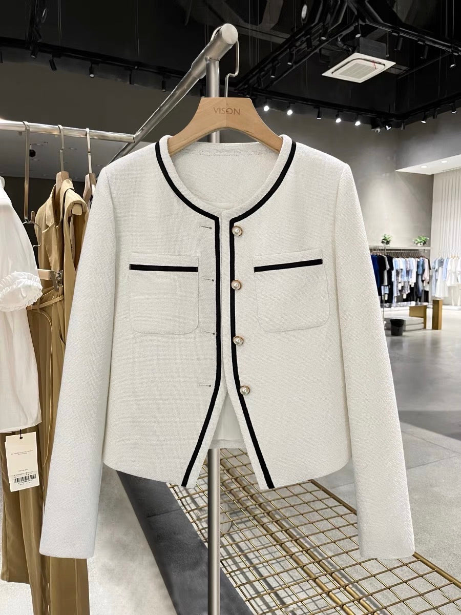 White round neck small fragrance suit jacket women 2023 new autumn temperament French ladies simple short suit
