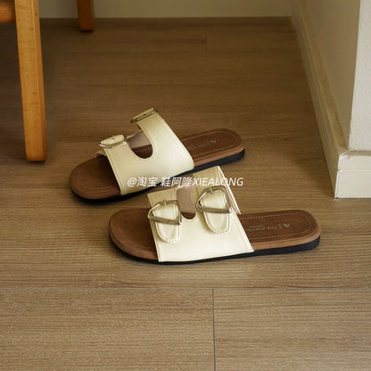 French-style black double-buckle flat slides for women – 2026 summer new arrival featuring metal buckles, suitable for vacation and beach wear.