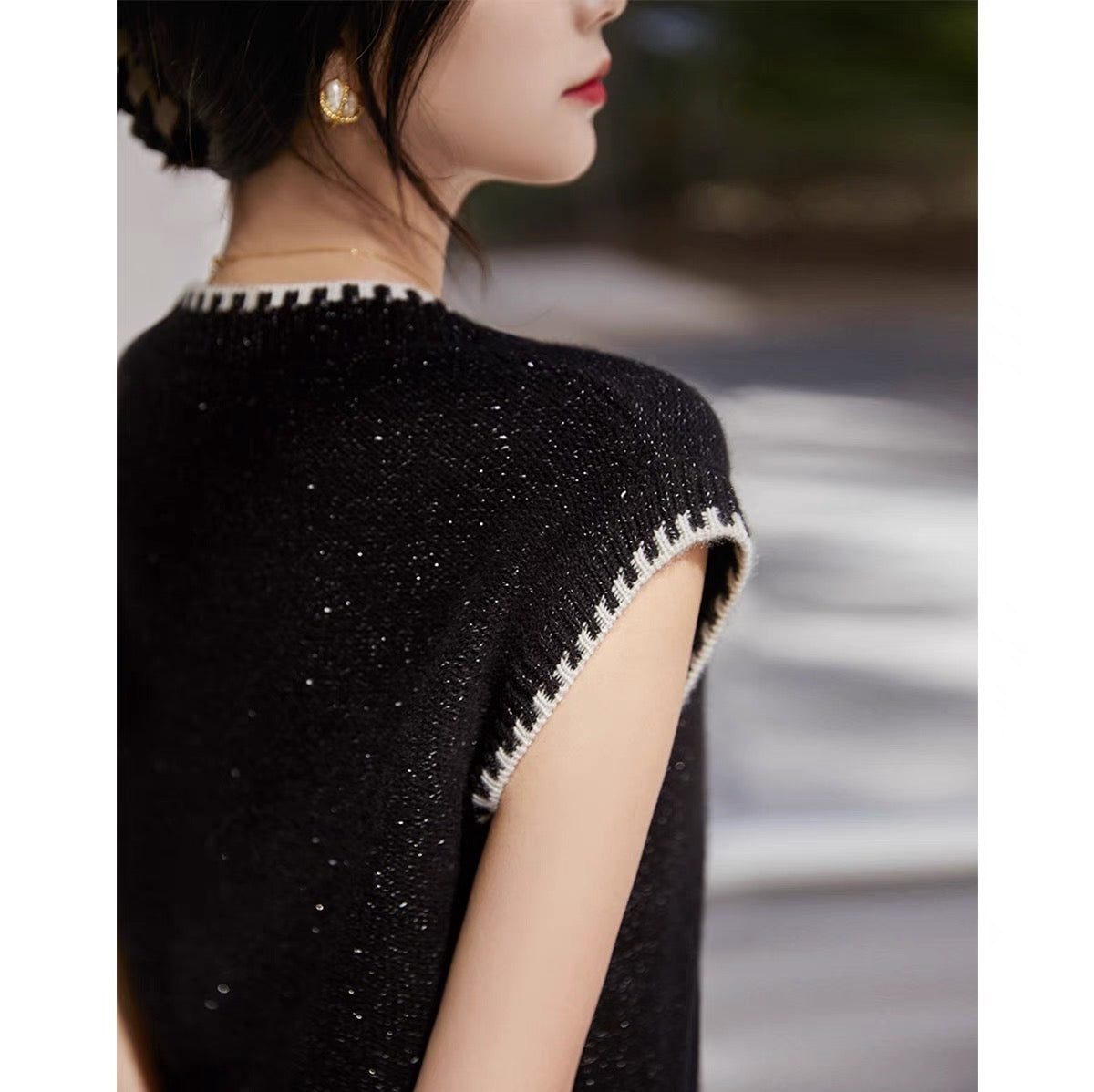 [ZZU560151AG] Gold and silver bean yarn black and white cashmere small Shanti lace V-neck vest vest sweater
