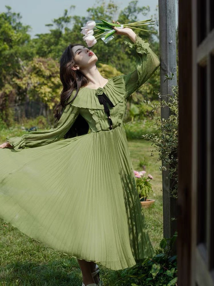 High-end super fairy retro green dress women's autumn and winter 2023 new style small fresh waist style pleated long skirt