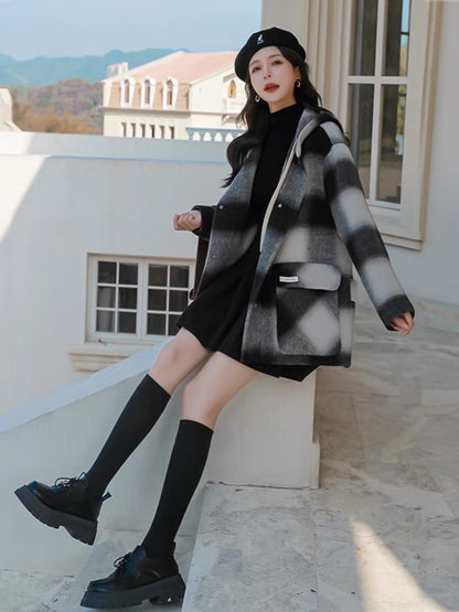 Short hooded coat double-sided cashmere women's 2023 new black and white plaid woolen coat women's autumn and winter high-end sense