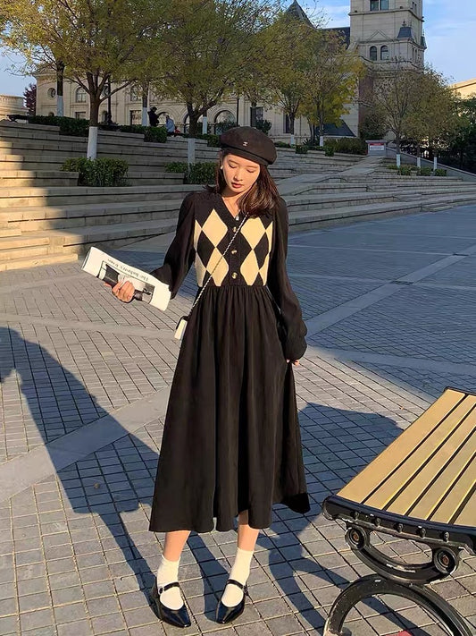 Mr. Zhang’s 2023 new large size retro temperament rhombus knitted dress for fat girls to cover their belly and hide their flesh.