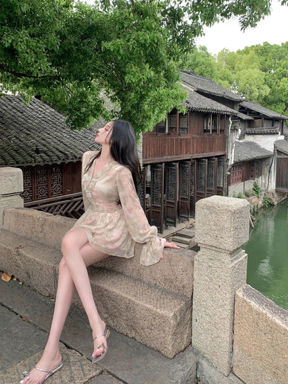 Hotdog hot dog is very spicy [Qingshan Yuandai landscape painting fog] printed dress [free leggings]