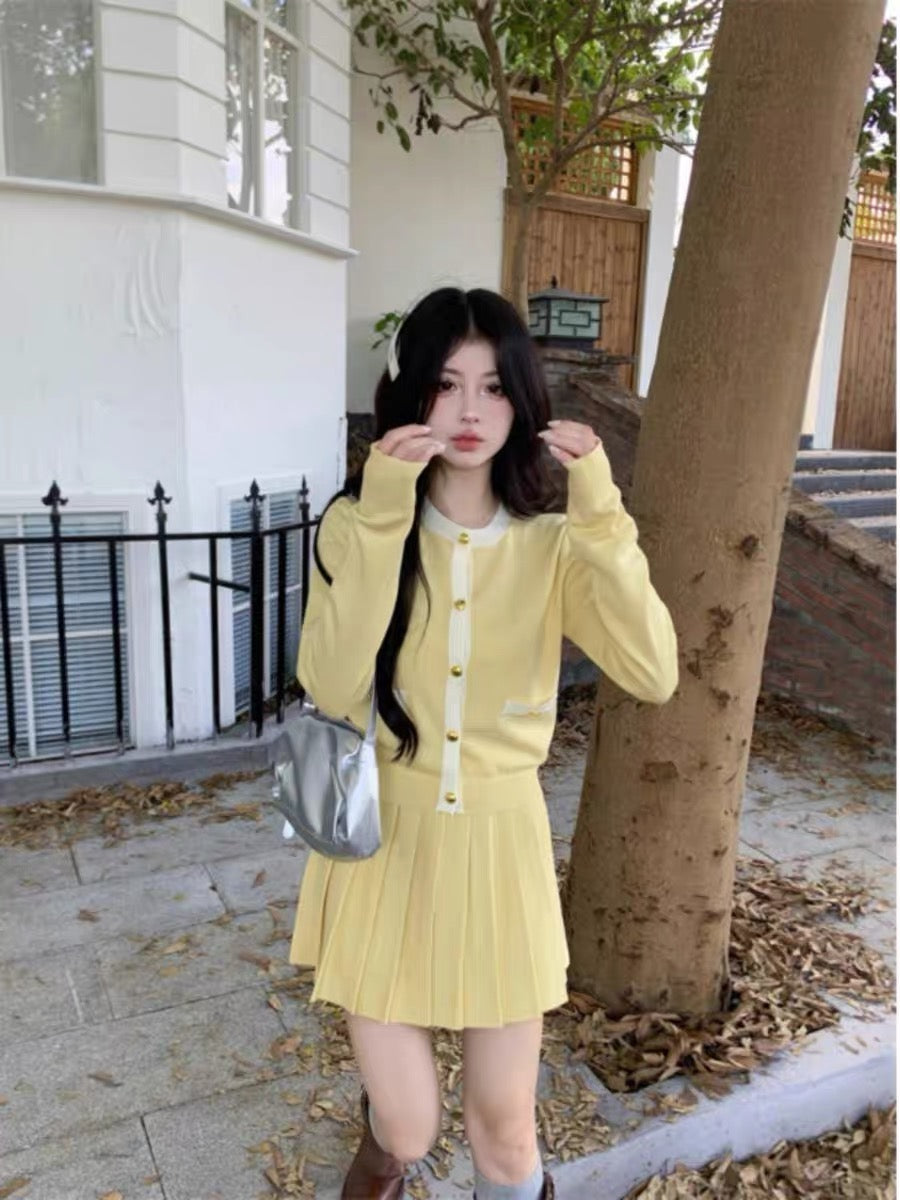 kumikumi fashion suit contrasting color long-sleeved sweater women's autumn high-waisted pleated skirt and short skirt two-piece set (D6668)