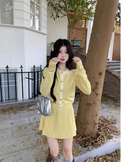 kumikumi fashion suit contrasting color long-sleeved sweater women's autumn high-waisted pleated skirt and short skirt two-piece set (D6668)