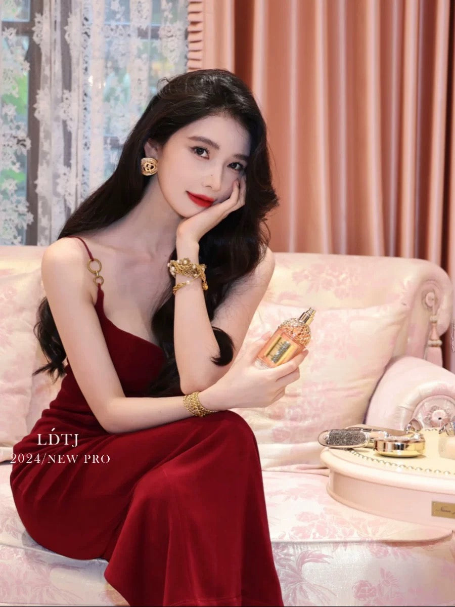LDTJ Haute Couture Dress Spring New NA*ine Christmas Temperament Retro Red Velvet Suspender Slim Fit Hip Skirt