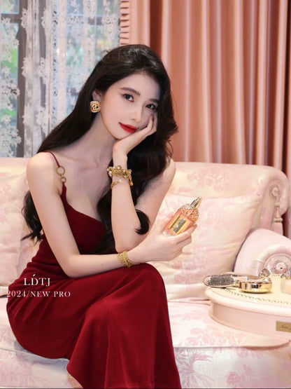 LDTJ Haute Couture Dress Spring New NA*ine Christmas Temperament Retro Red Velvet Suspender Slim Fit Hip Skirt