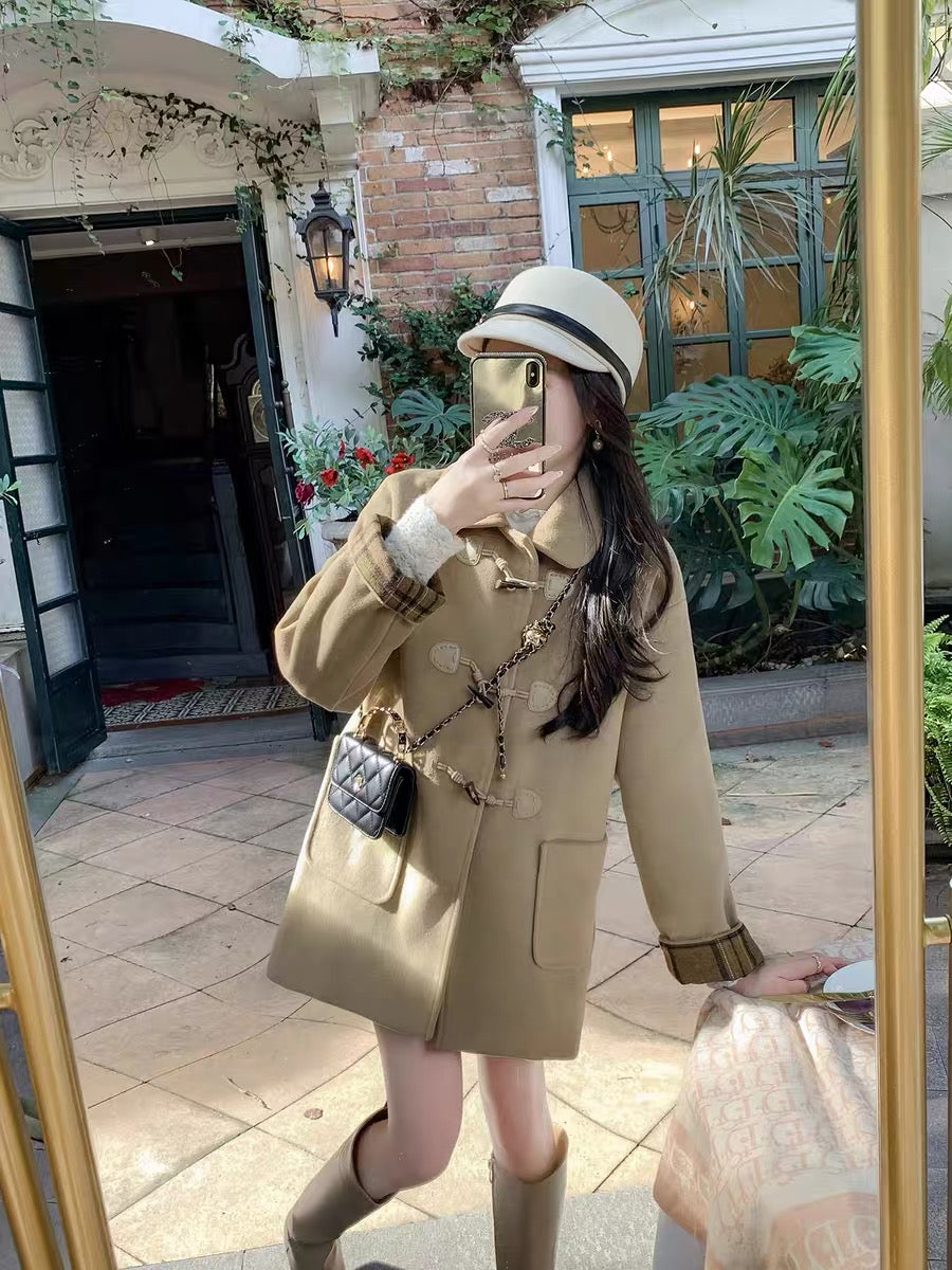 Fish Rabbit's Rabbit Retro Woolen Coat Women's College Style Winter 2023 New Plaid Horn Button Coat Women
