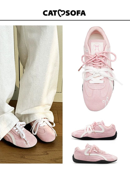 Cat & Sofa “Emoji-Lab” (Spring Limited) Pink Racer Sneakers 🌸👟 Slim low-profile sole with a retro German trainer vibe—lightweight, comfy, and super easy to style. Soft spring pink for a fresh, clean everyday look.